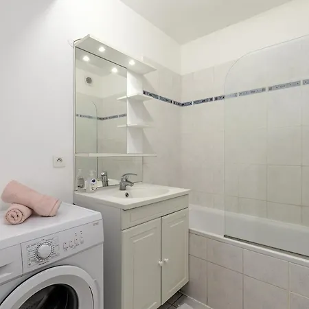 Grand Free Parking Prive Gratuit * روان